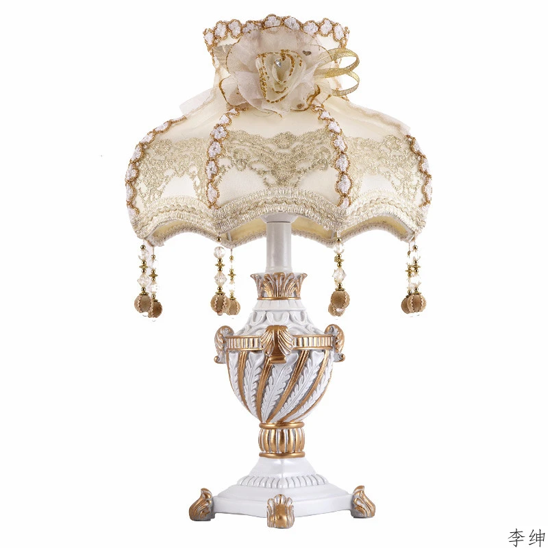 Nordic Princess Vintage Table  - огляд і ціна Decor Lighting The Parade