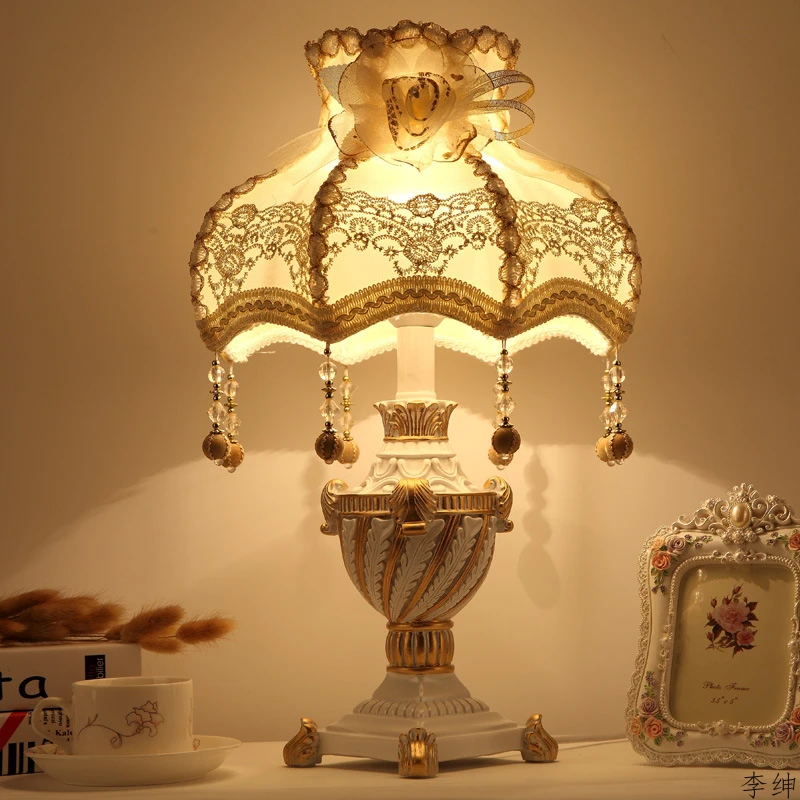 Nordic Princess Vintage Table  - огляд і ціна Decor Lighting The Parade